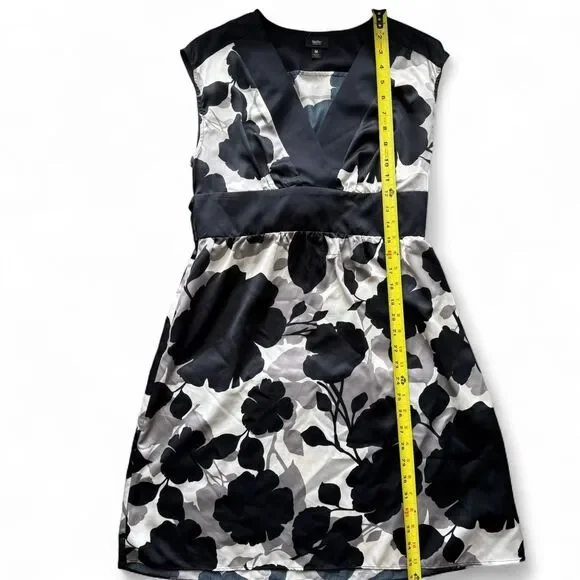 Vintage Y2K Mossimo | Black White Floral, Babydoll V-neck & tie back detail | M - Picture 4 of 8